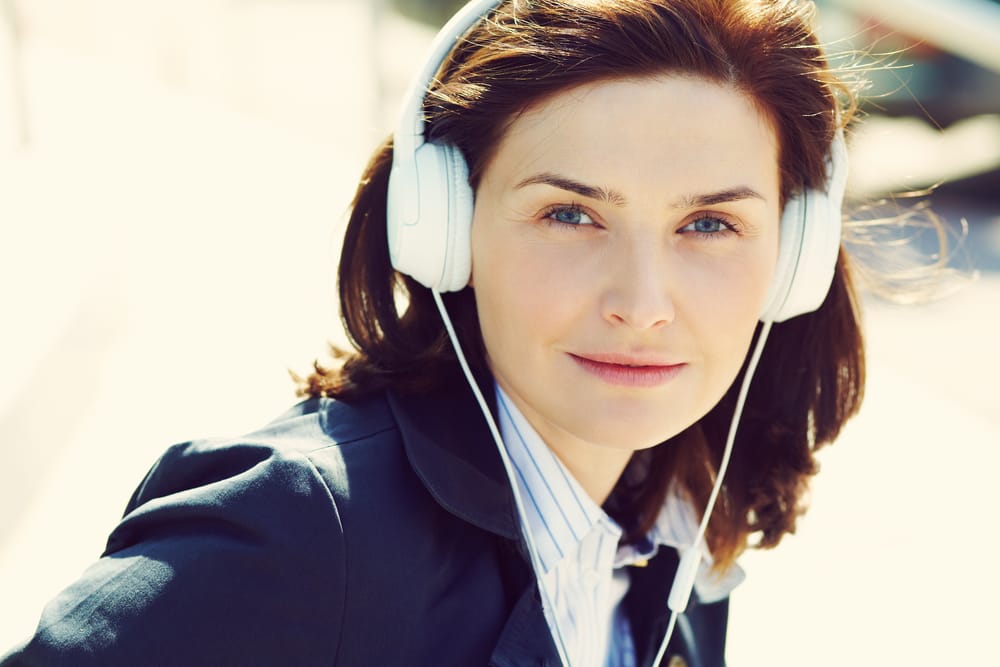 Outdoor,Portrait,Of,A,Stylish,Woman,With,Headphones,In,A